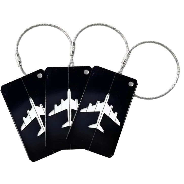 Kit com 3 etiquetas de viagem em alumínio anodizado. Protege dados pessoais, facilita a identificação da bagagem e garante durabilidade em qualquer viagem