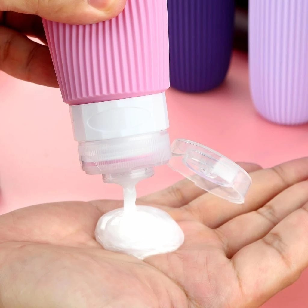 Frascos de silicone coloridos, práticos e reutilizáveis — perfeitos para viagens.