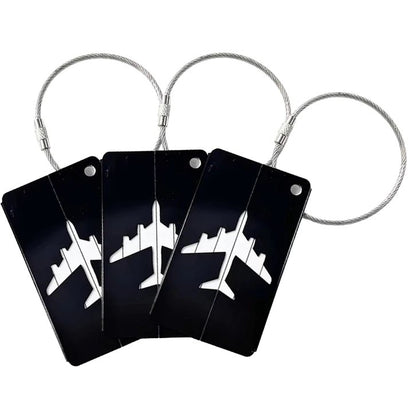 Kit com 3 etiquetas de viagem em alumínio anodizado. Protege dados pessoais, facilita a identificação da bagagem e garante durabilidade em qualquer viagem